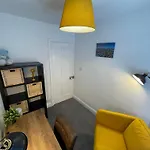 Stylish Coventry Home With Office & Double Beds