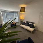 Stylish Coventry Home With Office & Double Beds