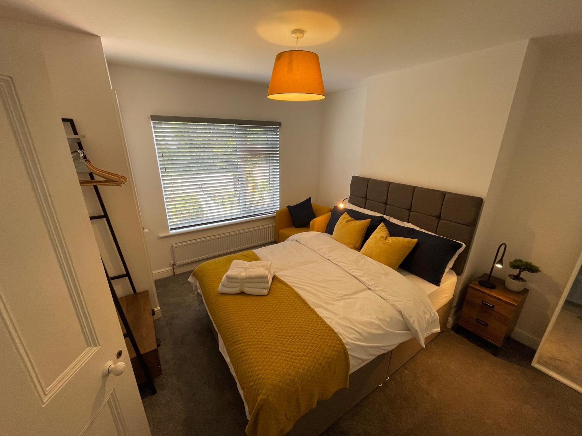 Stylish With Office & Double Beds Coventry