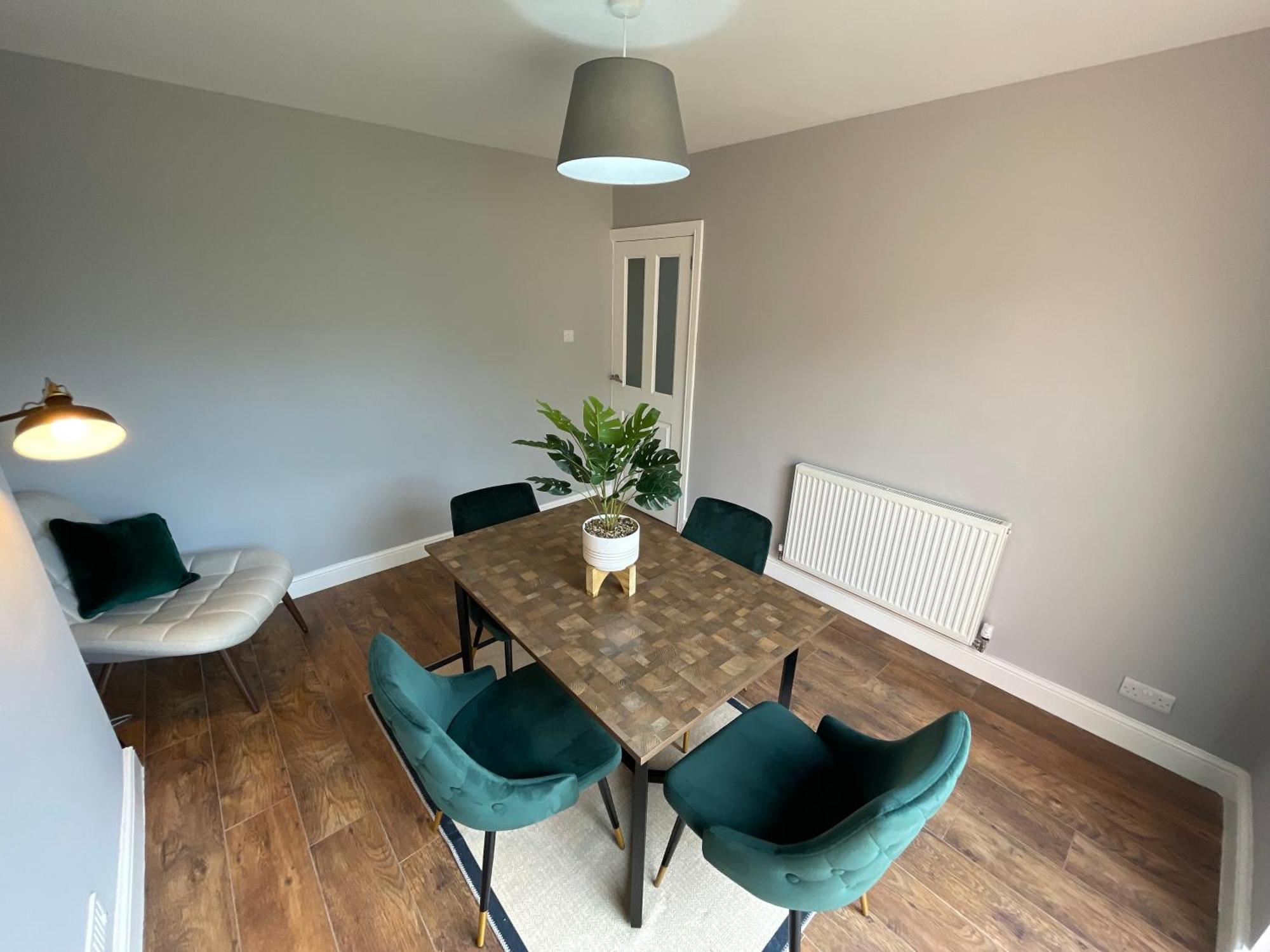 Stylish With Office & Double Beds Apartment