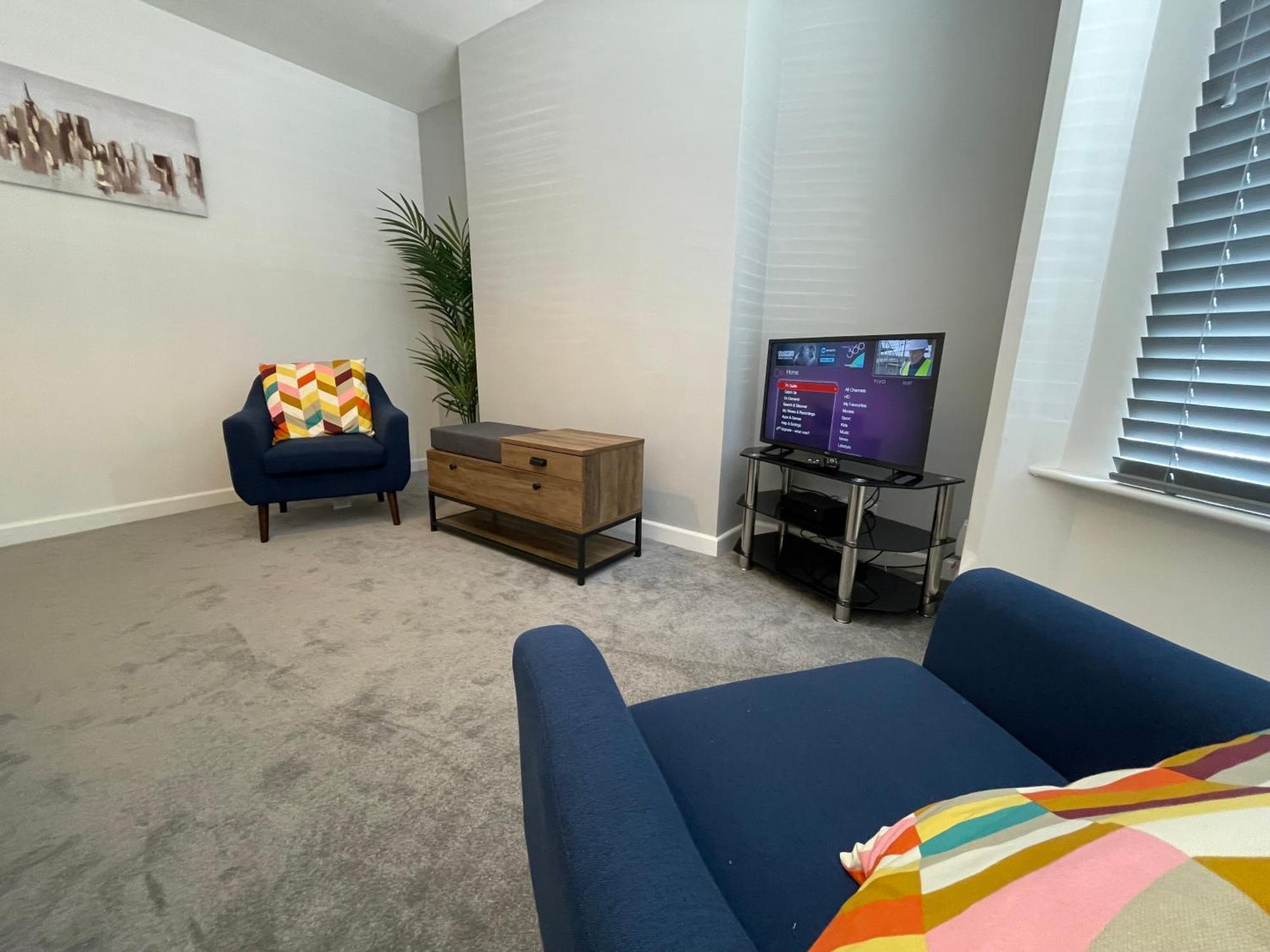 Stylish With Office & Double Beds *
